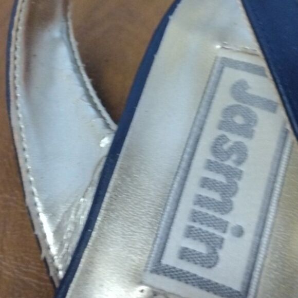 Dark Blue Jasmin Shoes Size 8! - Picture 9 of 12